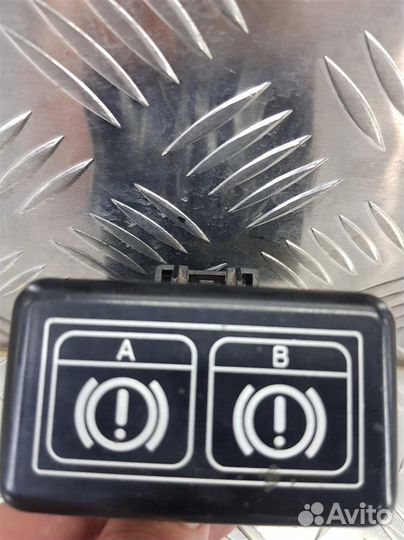 Блок реле mitsubishi Pajero 4 2006-2011 mr952268