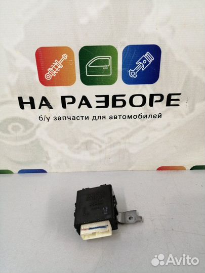 Блок управления стеклоочистителями Toyota Camry