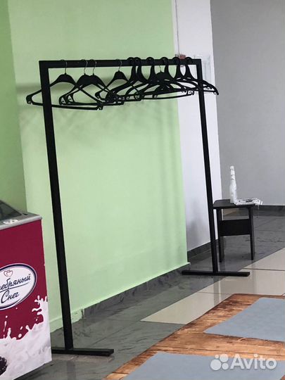 Стол и стулья