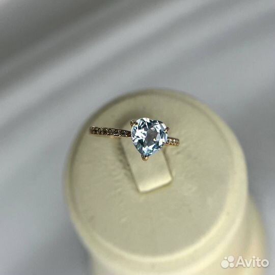 Золотое кольцо 585 пробы с топазом золото