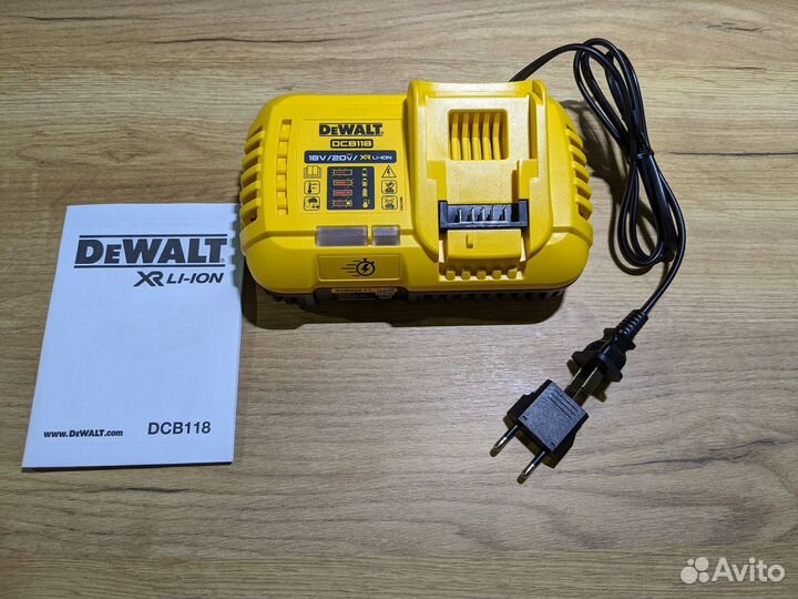 Зарядное устройство DeWalt DCB118