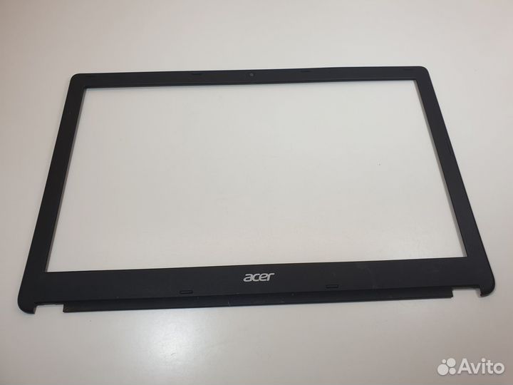 Рамка матрицы Acer E1-522, дефект