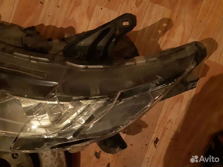 Фара левая