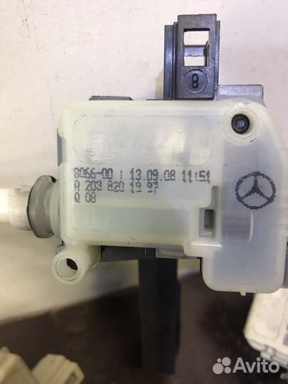 Активатор замка лючка бензобака для Мерседес W211