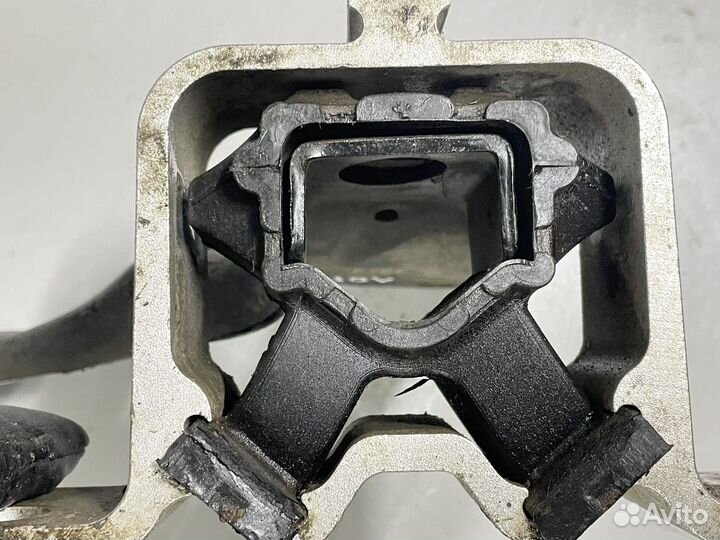 Опора двигателя правая Renault Logan 1