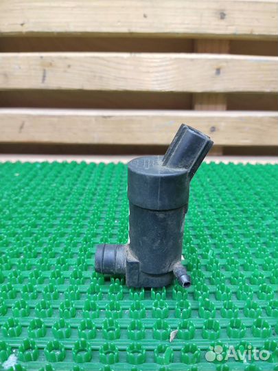 Насос (моторчик) омывателя стекла Ford Mondeo