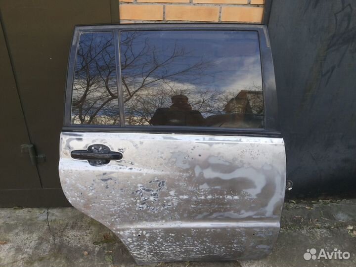 Дверь задняя правая Toyota Kluger