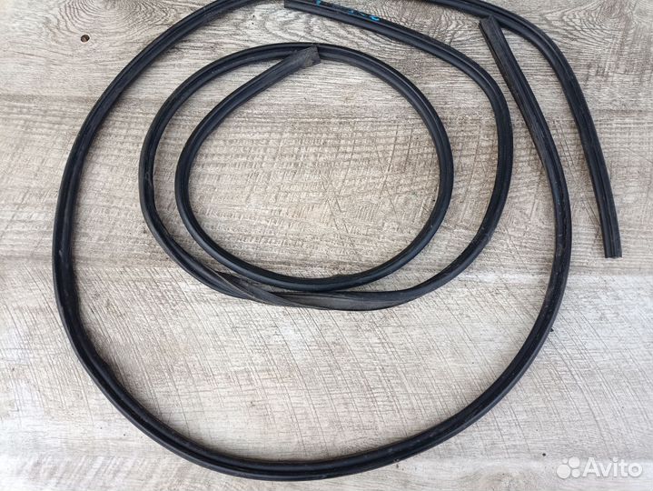 Уплотнитель двери верхний Peugeot 206