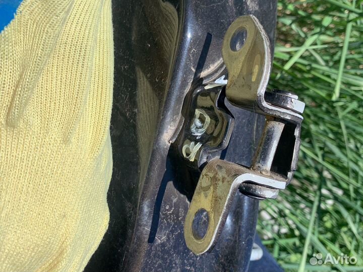 Петля задней правой двери Тойота Камри v50 v55