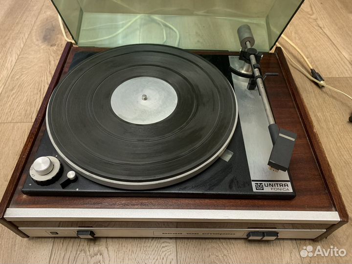 Виниловый проигрыватель