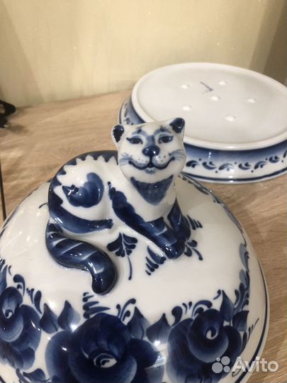 Гжель блюдо под горячее котофей