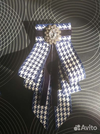 Галстук, резиночки, заколка