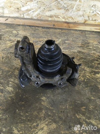 Поворотный кулак правый Volkswagen Polo