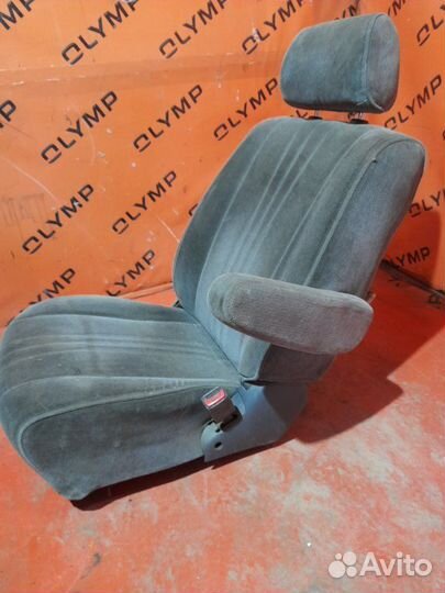 Сидение переднее правое Toyota Granvia KCH16