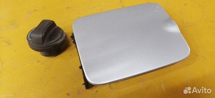 Лючок бензобака Volvo s60