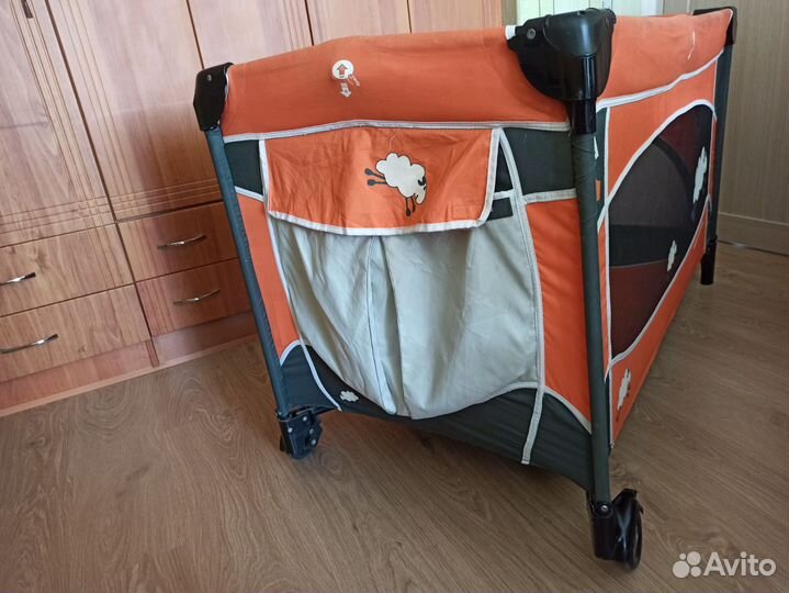 Продам манеж-кровать Coneco
