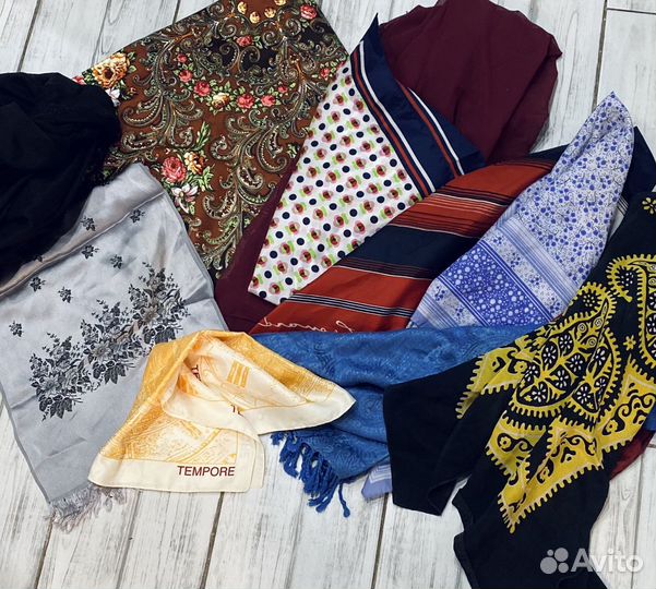 Пакет фирменных платков и шарфов