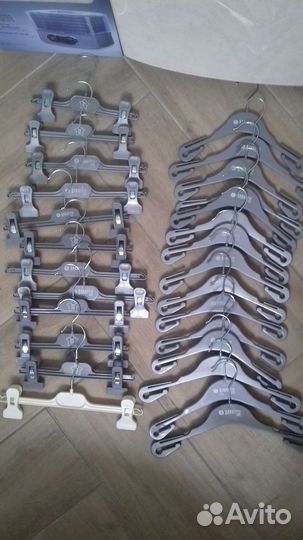 Вешалки детские, пластик, б/у