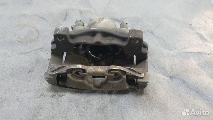 Суппорт тормозной передний левый Volvo S80 AS60