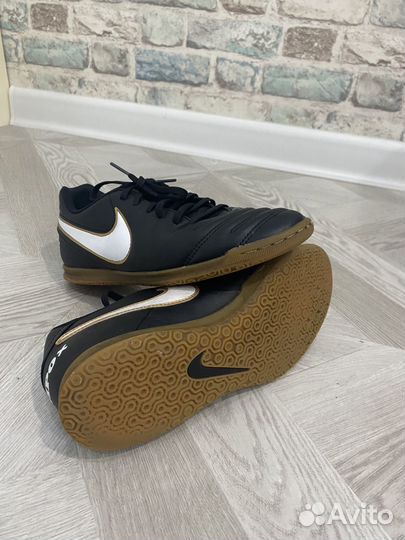 Спортивная обувь футзалки