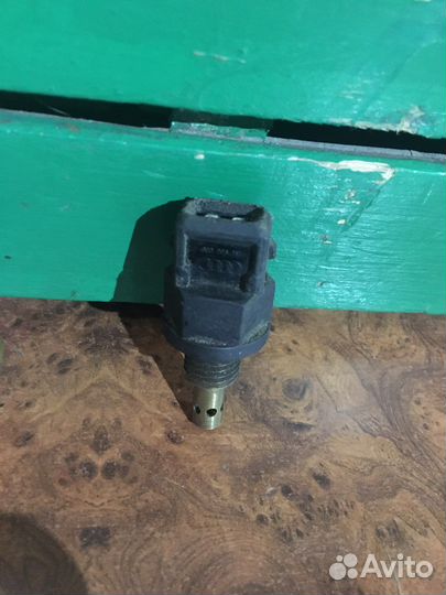 Датчик температуры охлаждающей жидкости 06A919501A