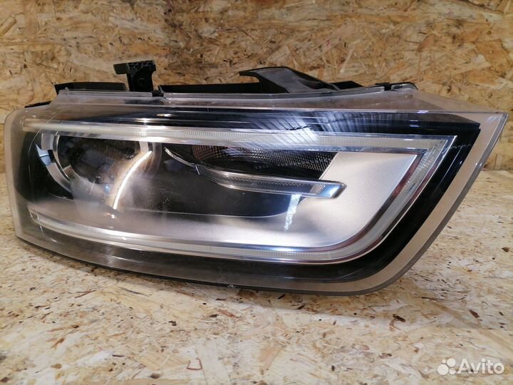 Фара правая ксенон Audi Q3 8U