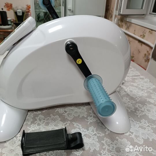 Педальный тренажёр с электроприводом