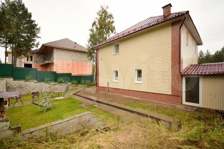 Коттедж 210 м² на участке 12 сот.