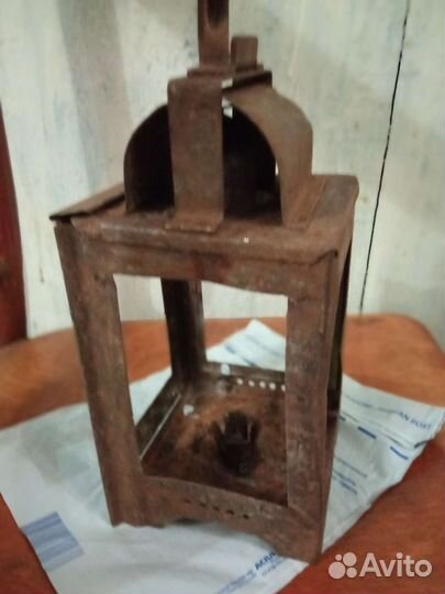 Старинный свечной фонарь