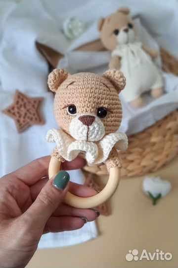 Вязаный набор ручной работы игрушка и погремушка