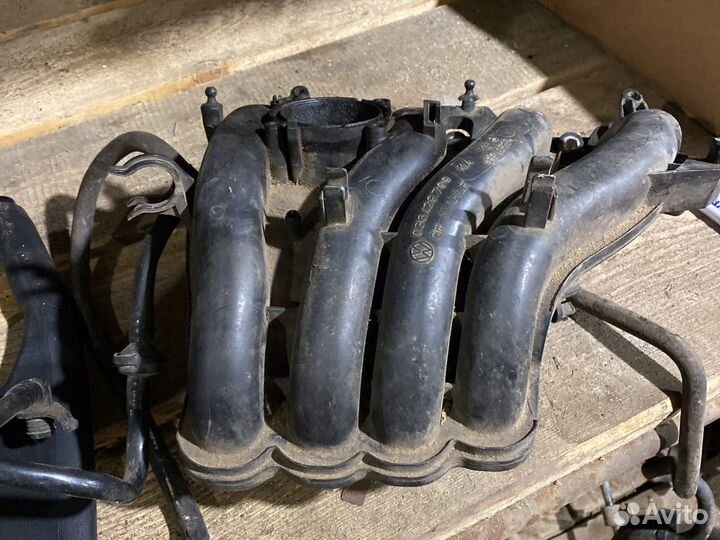 Впускной коллектор Volkswagen Polo