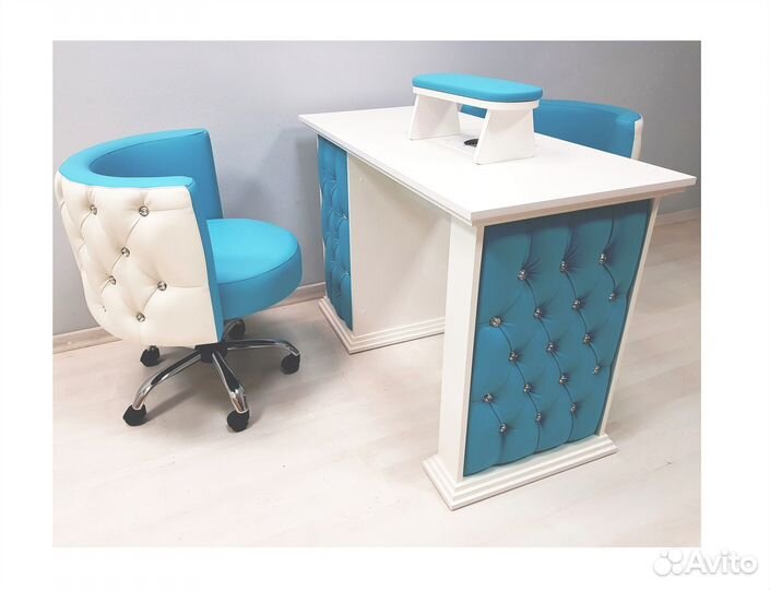 Маникюрный стол 