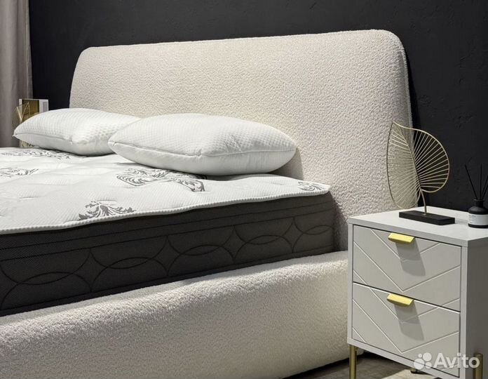 Кровать двуспальная