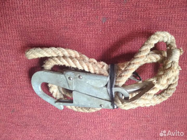 Карабин страховочный