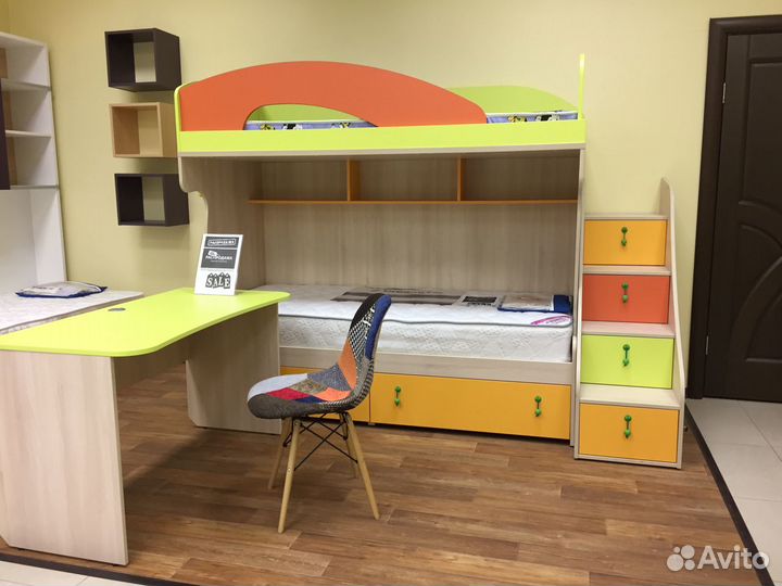 Кровать детская 2-х ярусная MIA и стол школьника
