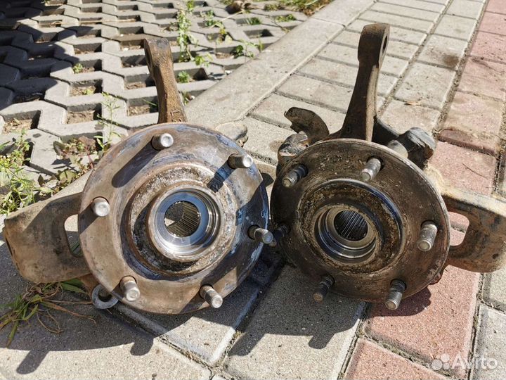 Кулак поворотный L200