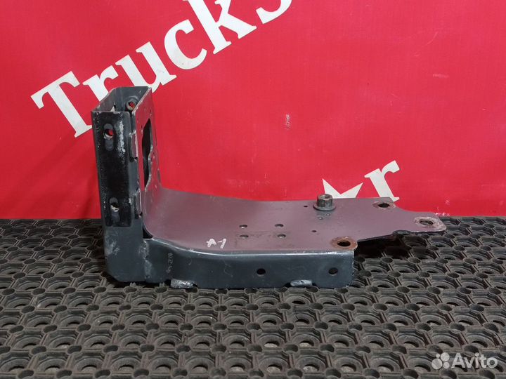 Кронштейн подножки правый Mercedes-Benz Actros