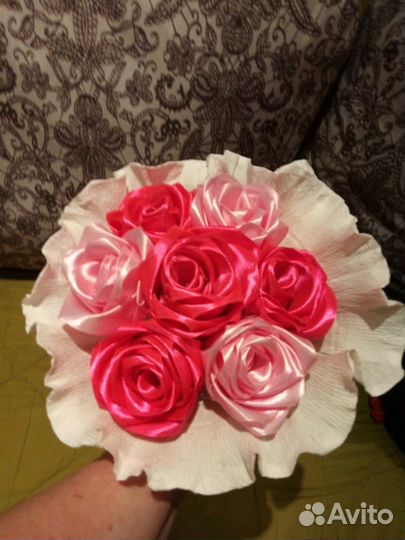 Милый букет атласных роз на подарок