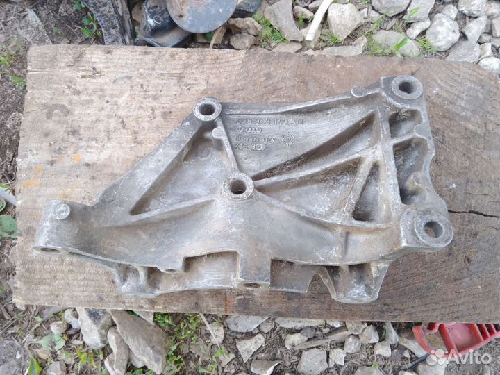 Кронштейн генератора Volkswagen Golf 3, Vento