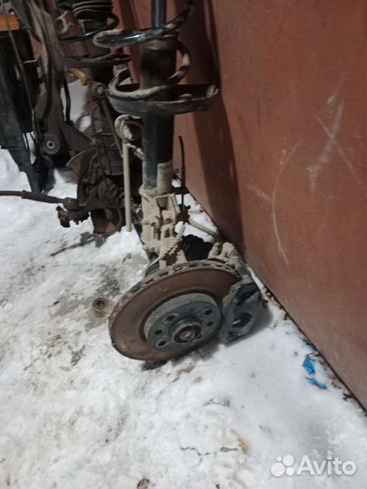 Кулак Амортизатор передний прав-лев Opel Corsa D