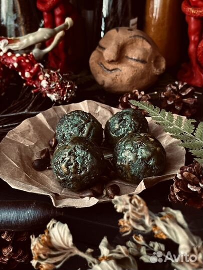 Денежный магнит - восковые шарики с травами