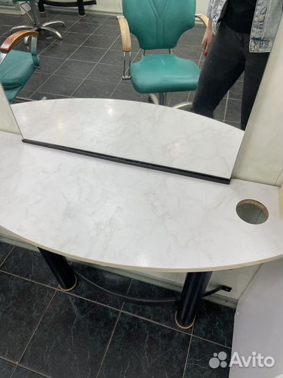 Зеркало стойка с полкой