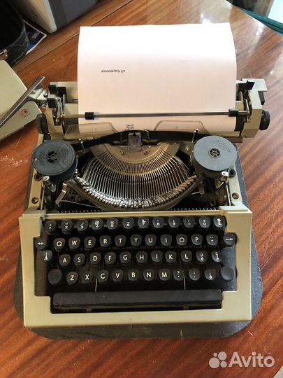 Печатная пишущая машинка