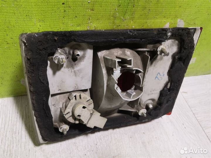 Фонарь задний внутренний левый Ауди 80 90 Б3