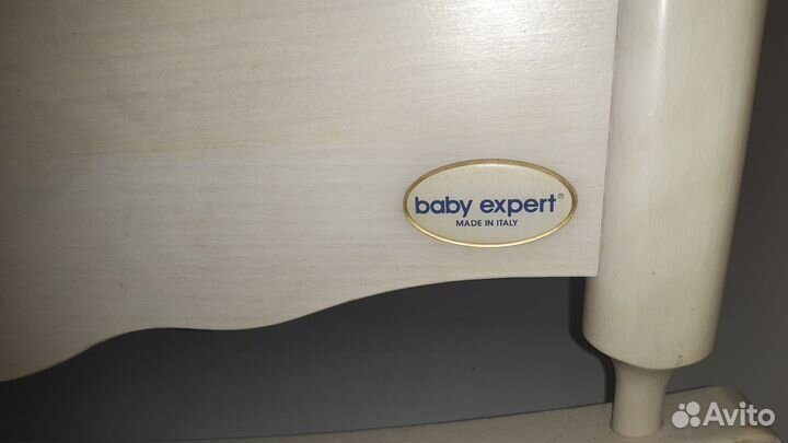 Детская кроватка с маятником