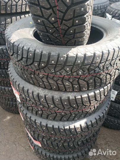 Bridgestone Blizzak Spike-02 SUV 215/65 R16