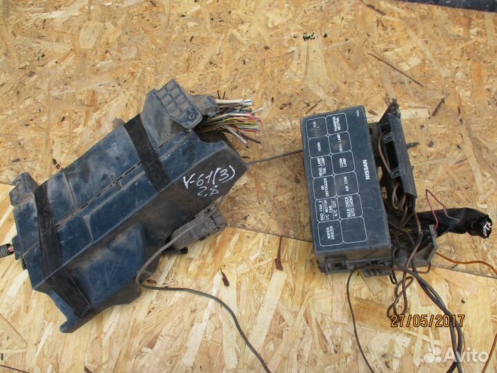 Блок предохранителей подкапотный Ниссан Патрол Y61