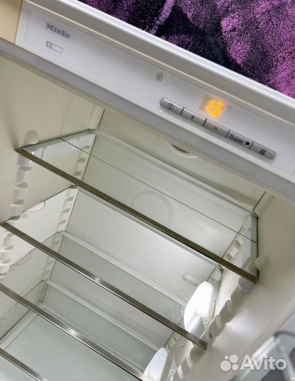 Холодильная камера бу встраиваемая Miele Германия
