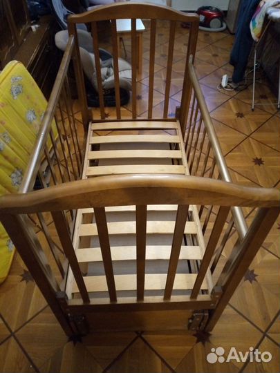 Детская кровать с маятником и ящиком