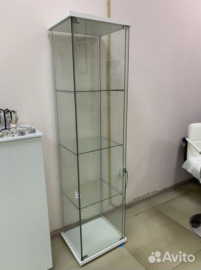 Стеклянная витрина